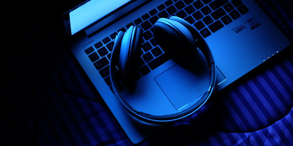 Promo Top Five English Podcasts Plain