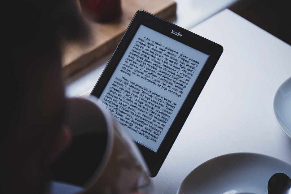 ereader pexels-photo-12627